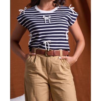 Blusa hombrera lazos azul.