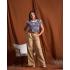 Blusa hombrera lazos azul.