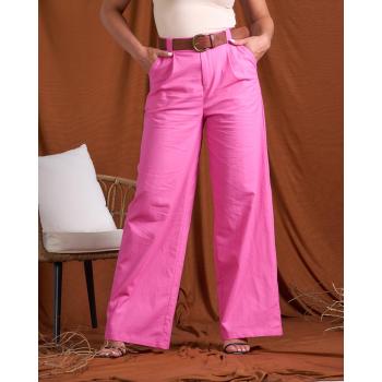 Pantalón fucsia.