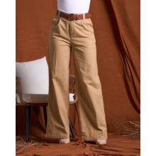Pantalón beige.