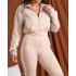Set deportivo beige.