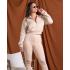 Set deportivo beige.