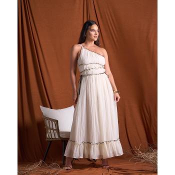 Vestido nude.