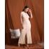 Vestido beige.